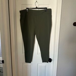 Black men’s pants dress pants and works for golf pants, like new!